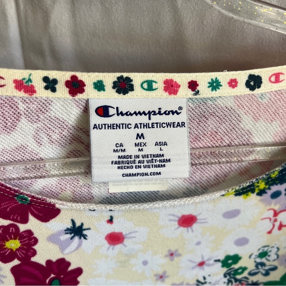 NWT CHAMPION CAMPUS FLORAL SWEATSHIRT - Picture 2 of 7